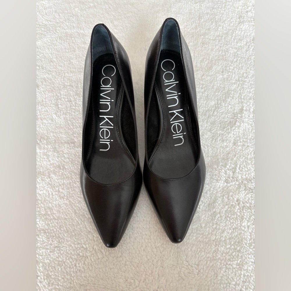 Calvin Klein Women's Classic Leather Pump, 7, Excellent Condition, Timeless